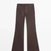 Gewachste Hose mit ausgestelltem Schnitt Gewachste Hose mit ausgestelltem Schnitt