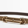 Gürtel aus gespaltenem Wildleder im Equestrian-Stil Gürtel aus gespaltenem Wildleder im Equestrian-Stil