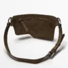 Gürteltasche aus Spaltleder mit zwei Fächern Gürteltasche aus Spaltleder mit zwei Fächern