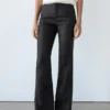 Hose aus 100 % Leinen im Kick-Flare-Schnitt Hose aus 100 % Leinen im Kick-Flare-Schnitt