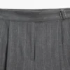Hose mit Abnähern und Nadelstreifen Hose mit Abnähern und Nadelstreifen