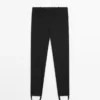 Hose mit elastischem Saum Hose mit elastischem Saum