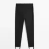 Hose mit elastischem Saum Hose mit elastischem Saum