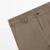 Hose mit konischer Passform und feiner Struktur