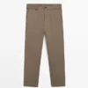 Hose mit konischer Passform und feiner Struktur