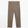 Hose mit konischer Passform und feiner Struktur