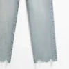 Jeans mit geradem Bein und hoher Taille Jeans mit geradem Bein und hoher Taille