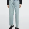 Jeans mit geradem Bein und hoher Taille Jeans mit geradem Bein und hoher Taille