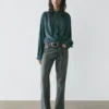 Jeans mit geradem Bein und mittlerer Leibhöhe Jeans mit geradem Bein und mittlerer Leibhöhe
