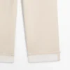 Jeans mit geradem Bein und umgeschlagenem Saum Jeans mit geradem Bein und umgeschlagenem Saum