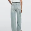 Jeans mit hoher Taille und Barrel-Passform Jeans mit hoher Taille und Barrel-Passform