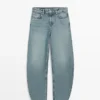 Jeans mit hoher Taille und Barrel-Passform Jeans mit hoher Taille und Barrel-Passform