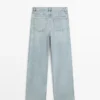 Jeans mit hoher Taille und Barrel-Passform Jeans mit hoher Taille und Barrel-Passform