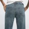 Jeans mit mittlerer Leibhöhe und Schlag