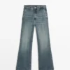Jeans mit mittlerer Leibhöhe und Schlag