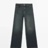 Jeans mit mittlerer Leibhöhe und Schlag