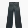 Jeans mit mittlerer Leibhöhe und Schlag