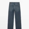 Jeans mit mittlerer Leibhöhe und weitem Bein Jeans mit mittlerer Leibhöhe und weitem Bein