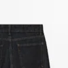 Jeans mit mittlerer Leibhöhe und weitem Bein Jeans mit mittlerer Leibhöhe und weitem Bein