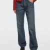 Jeans mit mittlerer Leibhöhe und weitem Bein Jeans mit mittlerer Leibhöhe und weitem Bein