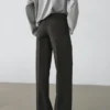 Jeans mit mittlerer Leibhöhe und weitem Bein Jeans mit mittlerer Leibhöhe und weitem Bein