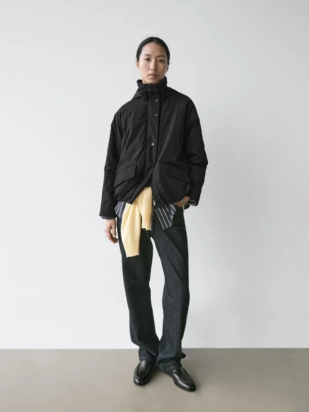 Jeans mit mittlerer Leibhöhe und weitem Bein Jeans mit mittlerer Leibhöhe und weitem Bein