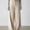 Jeans mit niedriger Leibhöhe und weitem Bein Jeans mit niedriger Leibhöhe und weitem Bein