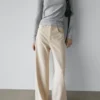 Jeans mit niedriger Leibhöhe und weitem Bein Jeans mit niedriger Leibhöhe und weitem Bein