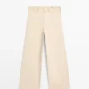 Jeans mit niedriger Leibhöhe und weitem Bein Jeans mit niedriger Leibhöhe und weitem Bein