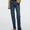Komfortable Jeans mit geradem Bein und hoher Taille Komfortable Jeans mit geradem Bein und hoher Taille