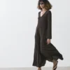 Kontrastreiches Kleid aus Baumwollmischgewebe Kontrastreiches Kleid aus Baumwollmischgewebe