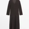 Kontrastreiches Kleid aus Baumwollmischgewebe Kontrastreiches Kleid aus Baumwollmischgewebe
