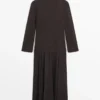 Kontrastreiches Kleid aus Baumwollmischgewebe Kontrastreiches Kleid aus Baumwollmischgewebe