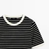 Kurzarm-T-Shirt mit Kontraststreifen Kurzarm-T-Shirt mit Kontraststreifen