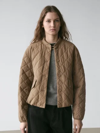 Kurze, leichte Daunenjacke