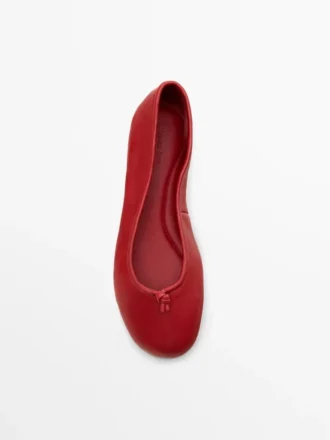 Lederballerinas mit Knoten