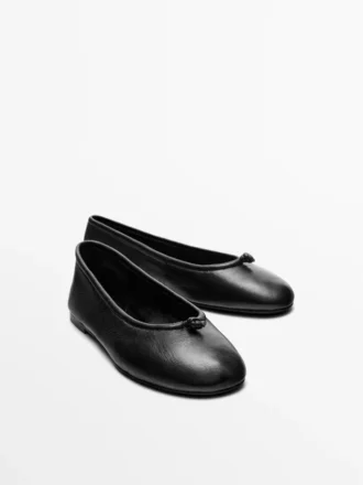 Lederballerinas mit Knoten