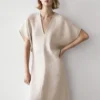 Leichtes, kurzärmeliges Midi-Kleid aus Leinen Leichtes, kurzärmeliges Midi-Kleid aus Leinen