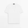 Leinen-T-Shirt mit V-Ausschnitt Leinen-T-Shirt mit V-Ausschnitt