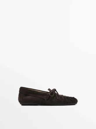 Loafer aus Spaltleder mit geraffter Schleife