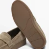 Loafer aus Spaltleder mit karamellfarbener Sohle Loafer aus Spaltleder mit karamellfarbener Sohle