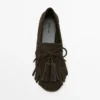 Loafer aus Spaltveloursleder mit Fransen und Quasten Loafer aus Spaltveloursleder mit Fransen und Quasten