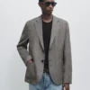 Maßgeschneiderter Blazer aus Leinenmischung mit Fischgrätenmuster Maßgeschneiderter Blazer aus Leinenmischung mit Fischgrätenmuster