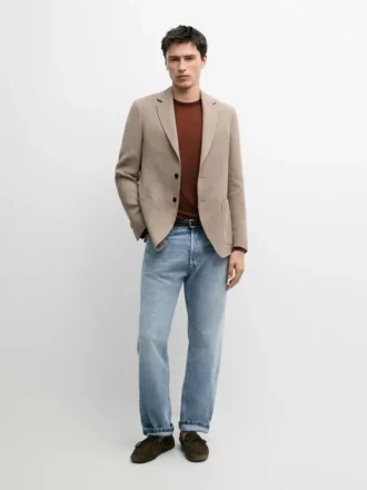 Maßgeschneiderter Leinen-Blazer mit Taschendetails Maßgeschneiderter Leinen-Blazer mit Taschendetails