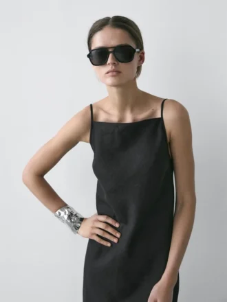 Midi-Kleid aus 100 % Leinen Midi-Kleid aus 100 % Leinen
