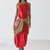 Midi-Kleid aus Leinen mit geradem Ausschnitt Midi-Kleid aus Leinen mit geradem Ausschnitt