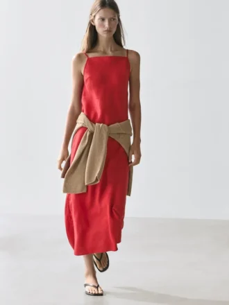 Midi-Kleid aus Leinen mit geradem Ausschnitt
