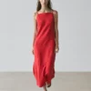 Midi-Kleid aus Leinen mit geradem Ausschnitt Midi-Kleid aus Leinen mit geradem Ausschnitt