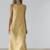 Midi-Kleid aus Leinen mit Neckholder Midi-Kleid aus Leinen mit Neckholder