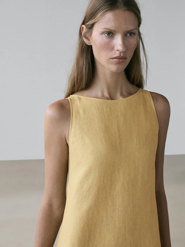 Midi-Kleid aus Leinen mit Neckholder Midi-Kleid aus Leinen mit Neckholder